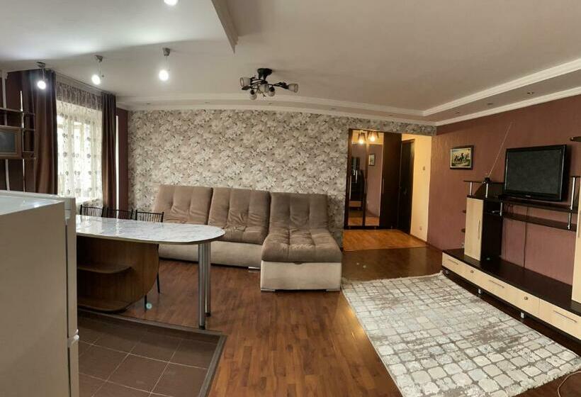 назарбаева 3 . 3 х комнатная