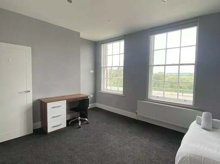Extra Large Six Bed Six Bath Townhouse