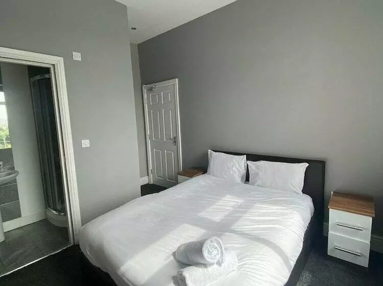 Extra Large Six Bed Six Bath Townhouse