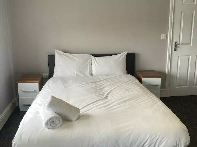 Extra Large Six Bed Six Bath Townhouse