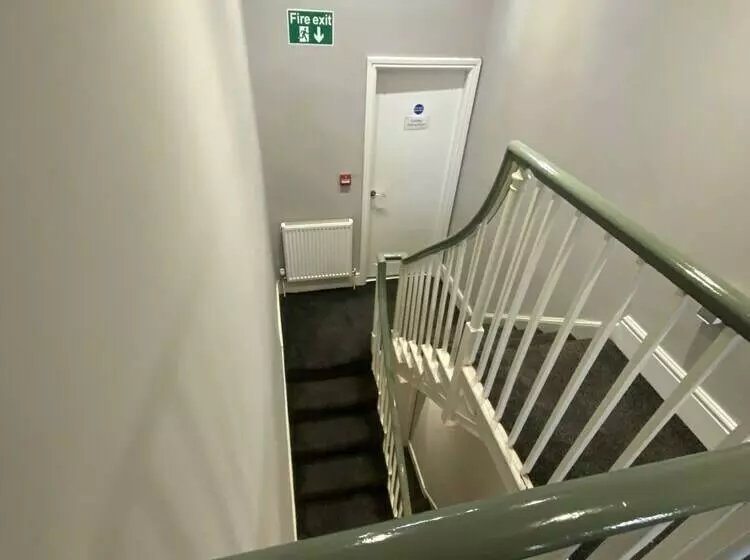 Extra Large Six Bed Six Bath Townhouse