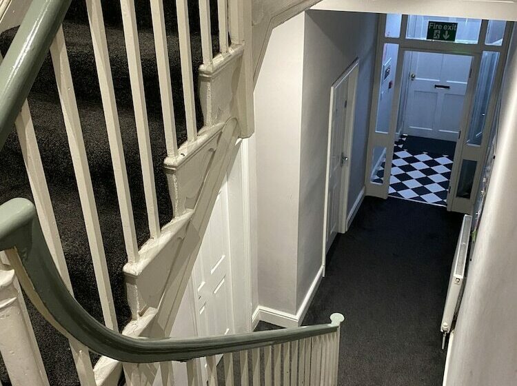 Extra Large Six Bed Six Bath Townhouse