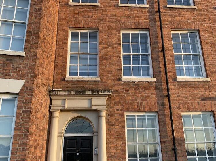 Extra Large Six Bed Six Bath Townhouse