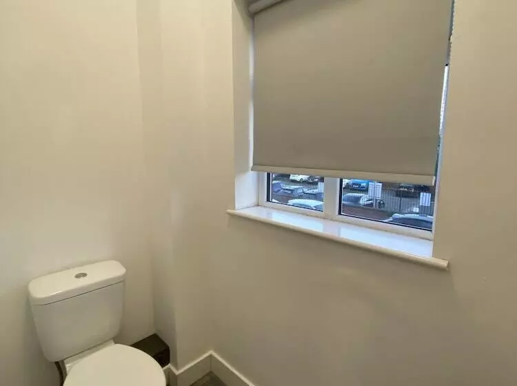 Extra Large Six Bed Six Bath Townhouse