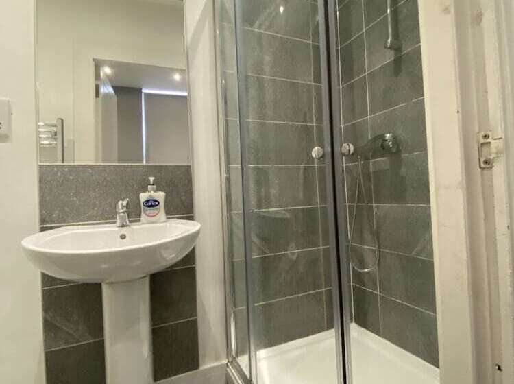 Extra Large Six Bed Six Bath Townhouse