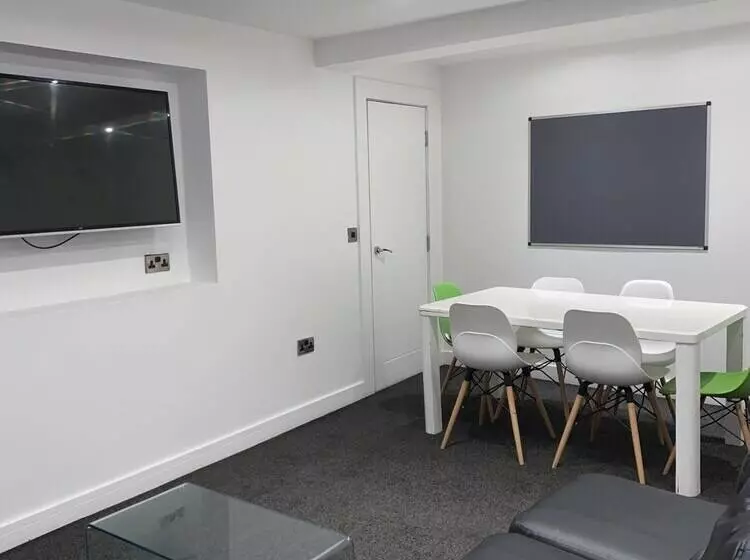 Extra Large Six Bed Six Bath Townhouse
