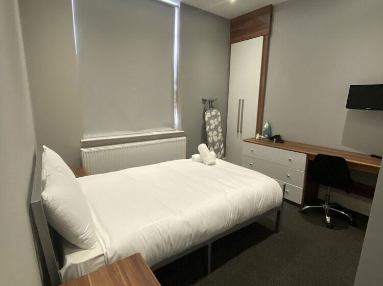 Extra Large Six Bed Six Bath Townhouse