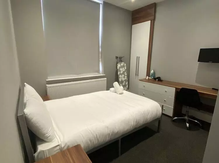 Extra Large Six Bed Six Bath Townhouse
