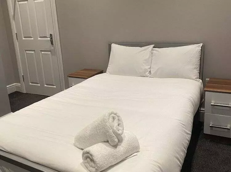 Extra Large Six Bed Six Bath Townhouse