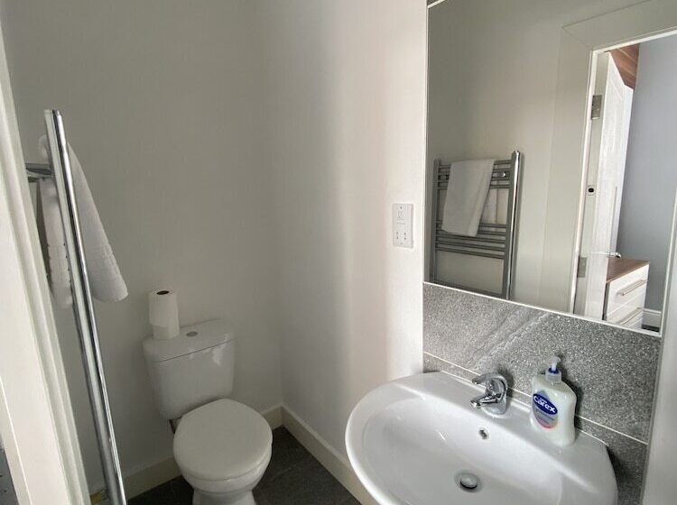 Extra Large Six Bed Six Bath Townhouse