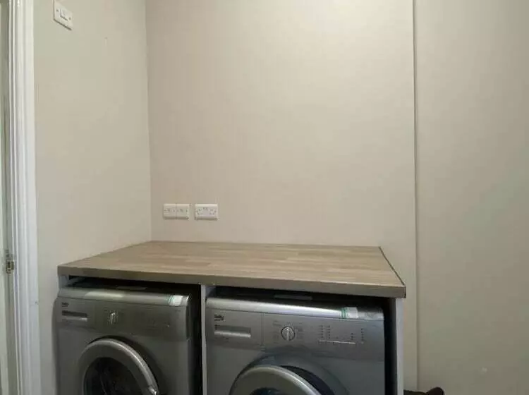 Extra Large Six Bed Six Bath Townhouse