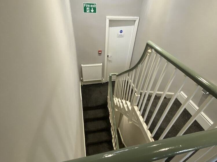 Extra Large Six Bed Six Bath Townhouse