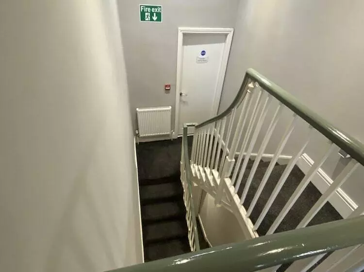 Extra Large Six Bed Six Bath Townhouse