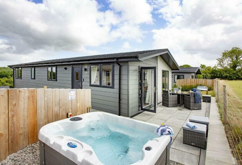 Snowdrop Lodge, 9 Roadford Lake Lodges