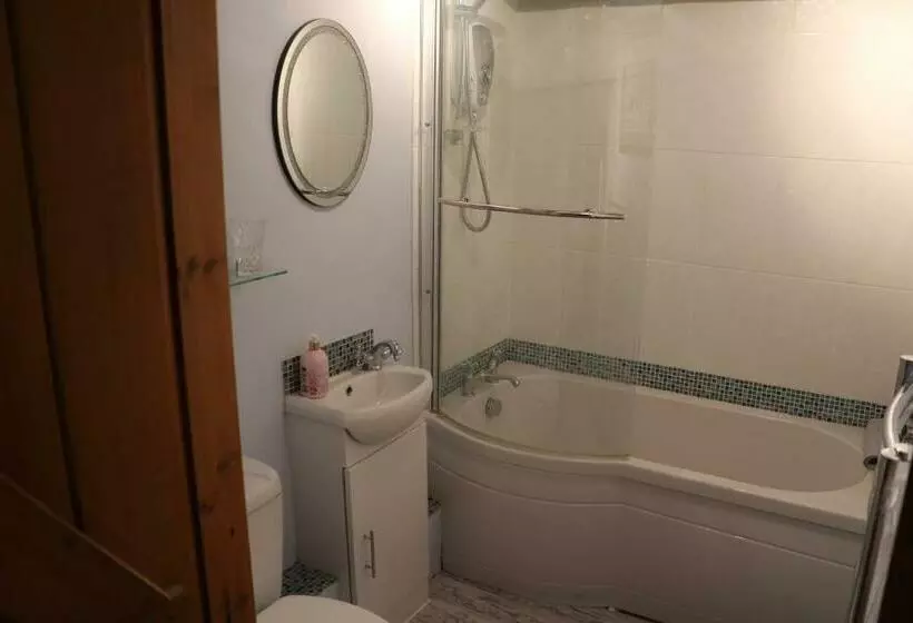 Flat 1   The Old Mill   Bowbridge Lock   Stroud