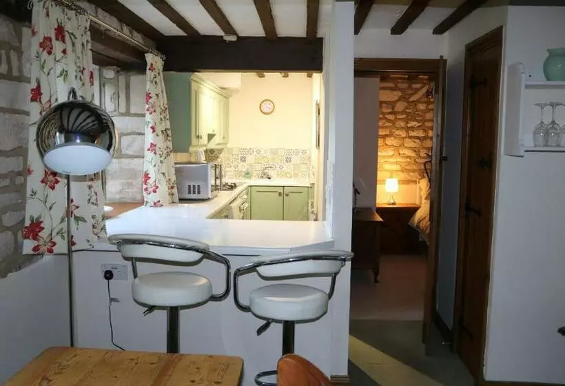 Flat 1   The Old Mill   Bowbridge Lock   Stroud