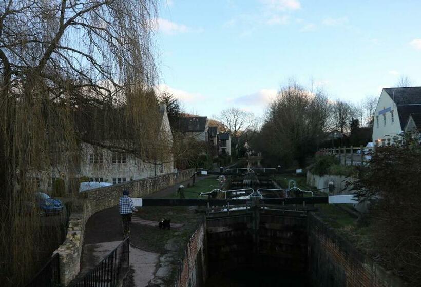 Flat 1   The Old Mill   Bowbridge Lock   Stroud