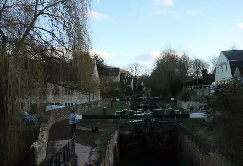 Flat 1   The Old Mill   Bowbridge Lock   Stroud