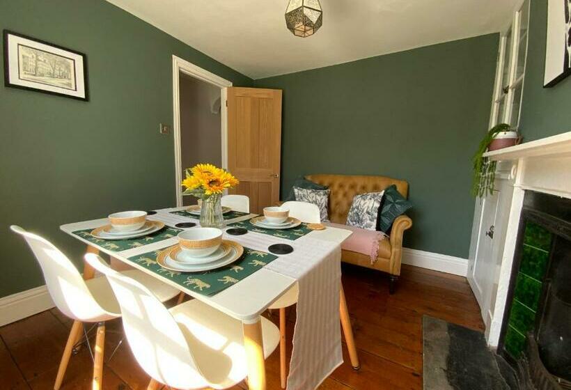 Charming Cottage Mins From Chichester City Centre