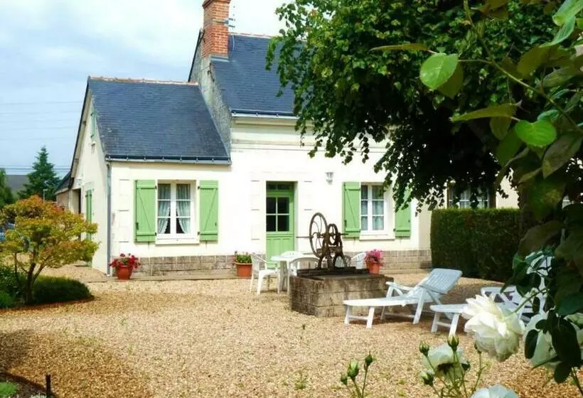 Gîte Familial Près De La Loire Avec Grand Jardin, Parking Privé, Proche Saumur Et Activités Nautique