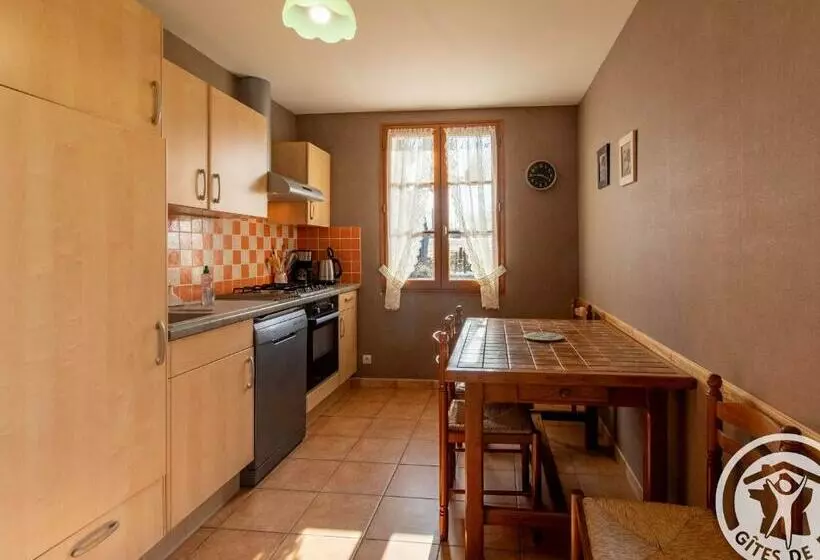 Gîte Familial Près De La Loire Avec Grand Jardin, Parking Privé, Proche Saumur Et Activités Nautique