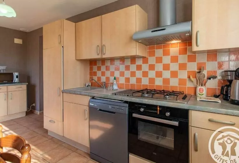 Gîte Familial Près De La Loire Avec Grand Jardin, Parking Privé, Proche Saumur Et Activités Nautique