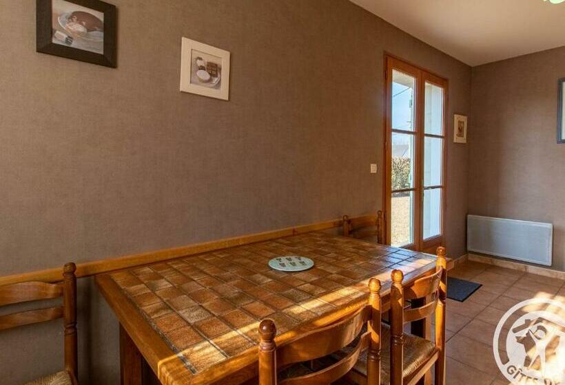 Gîte Familial Près De La Loire Avec Grand Jardin, Parking Privé, Proche Saumur Et Activités Nautique