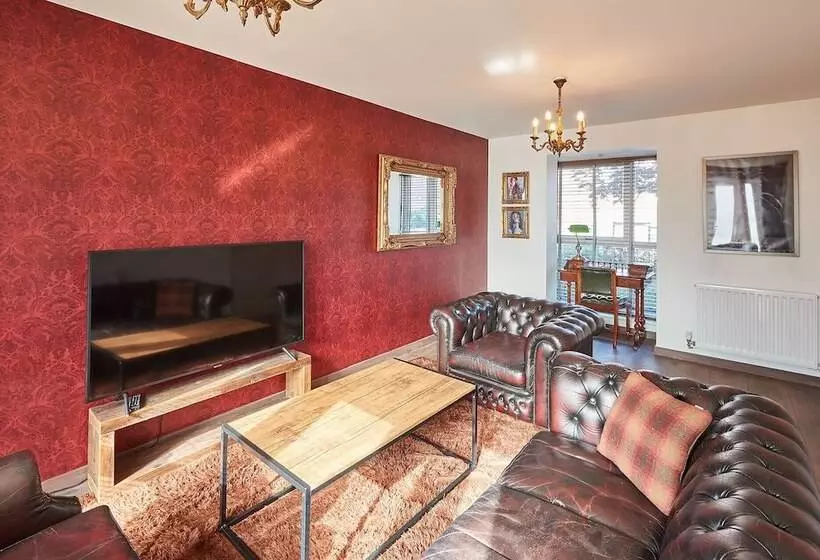 Host Stay Greenfinch Road