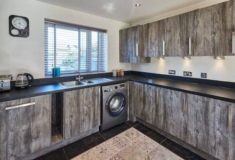 Host Stay Greenfinch Road