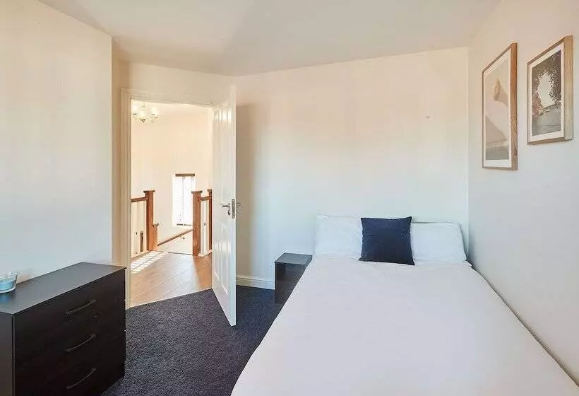 Host Stay Greenfinch Road