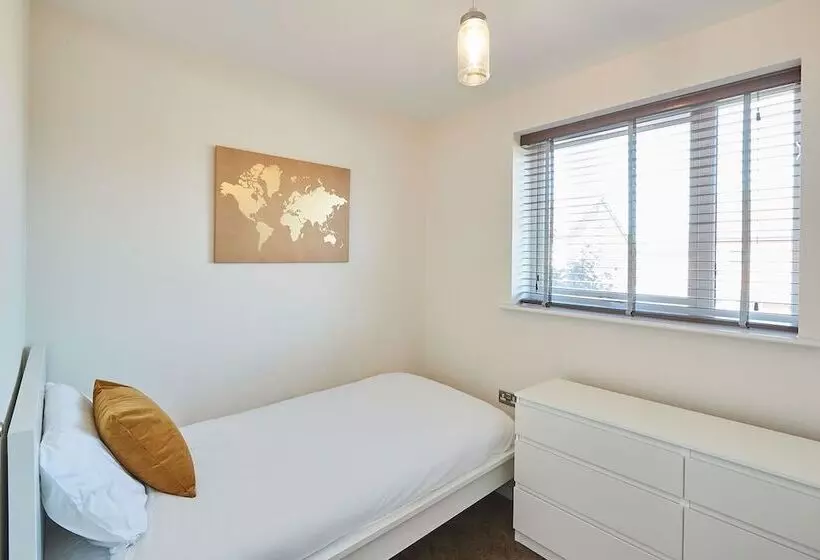 Host Stay Greenfinch Road