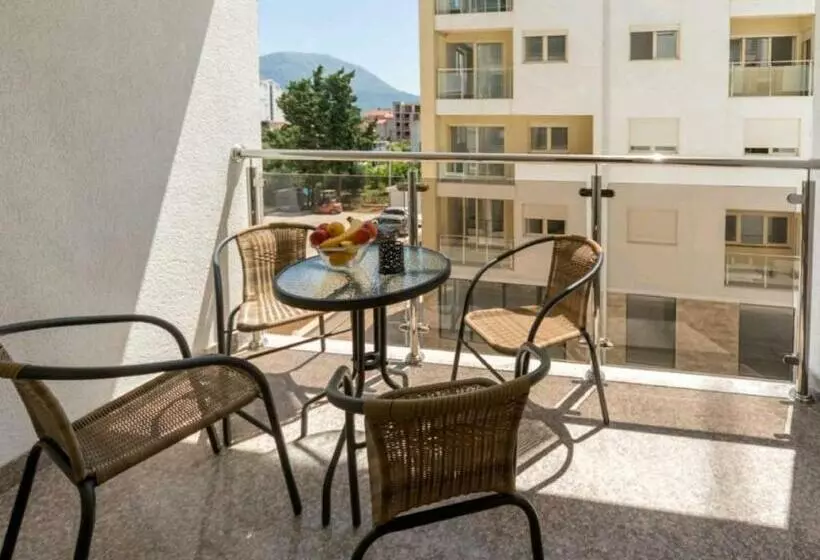 Apartments Leo