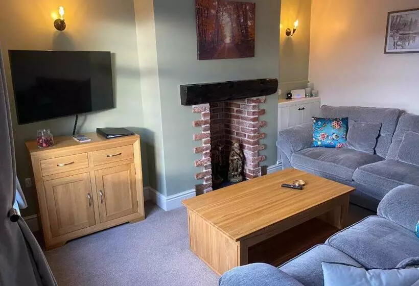 Entire 3 Bed Cottage, Peak District, Buxton