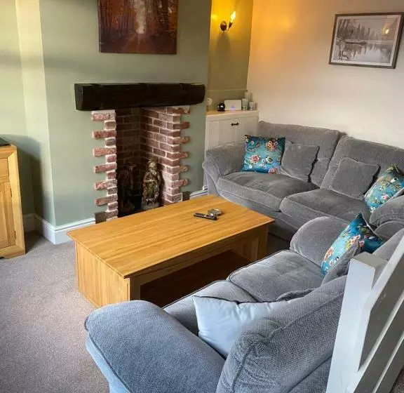 Entire 3 Bed Cottage, Peak District, Buxton