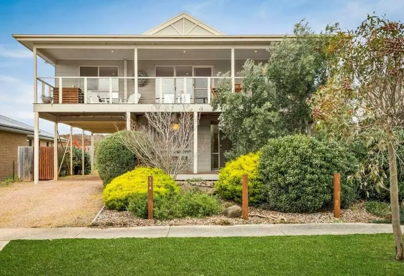 Madeit In Coronet Bay