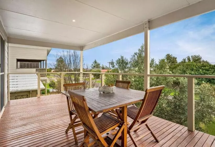 Madeit In Coronet Bay