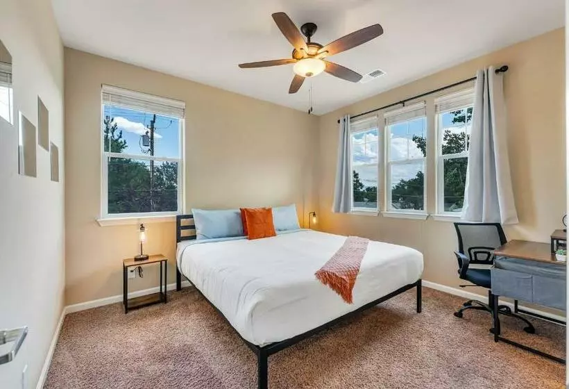 Midtown Luxe Stay—king Beds, Ensuite Baths, Great Location