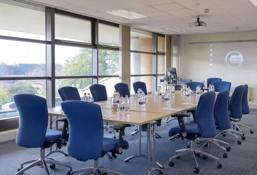酒店 Cranfield Management Development Centre