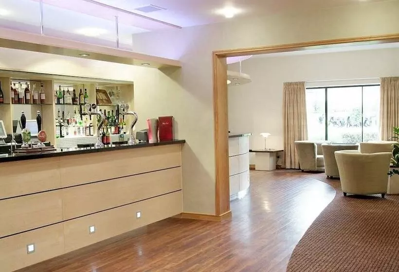 酒店 Cranfield Management Development Centre