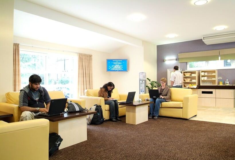 בית מלון כפרי Cranfield Management Development Centre