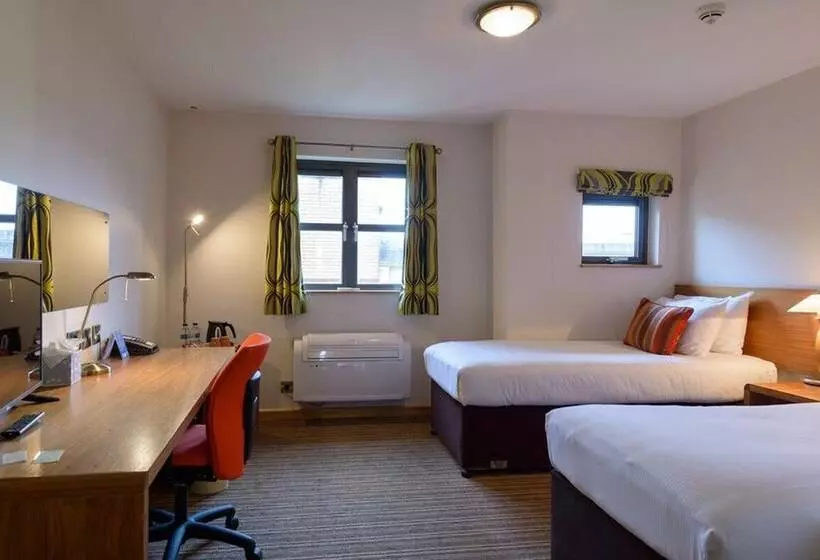 酒店 Cranfield Management Development Centre