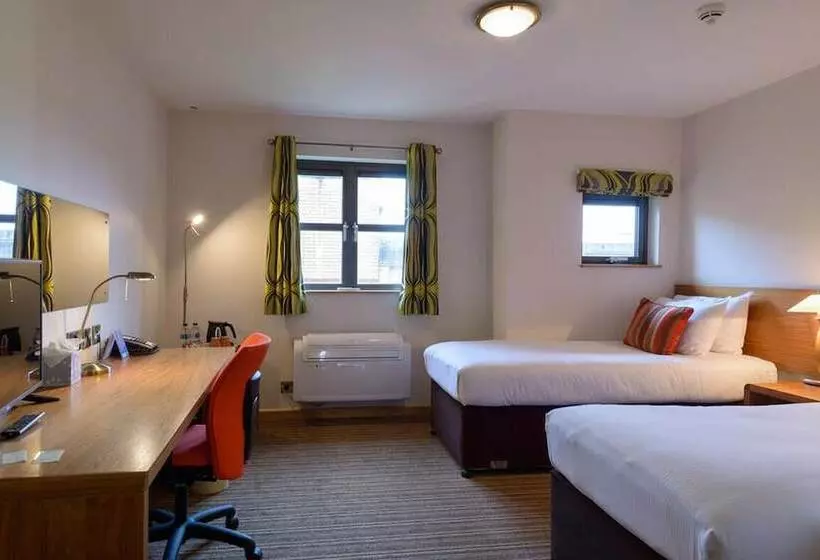 酒店 Cranfield Management Development Centre