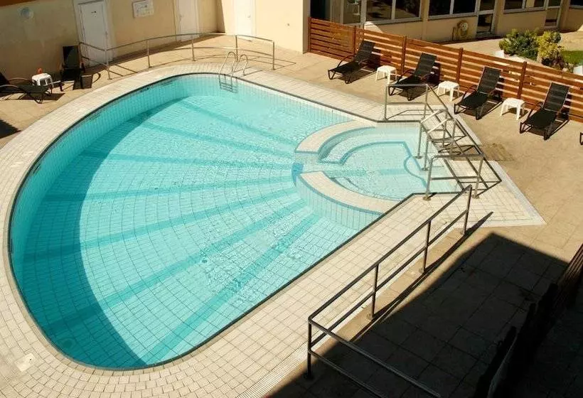 Отель De La Pointe De Mousterlin