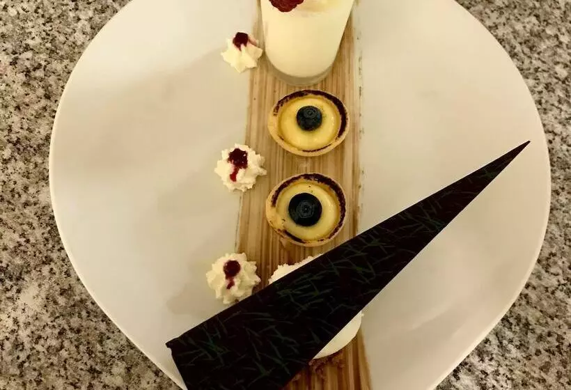 Отель De La Pointe De Mousterlin