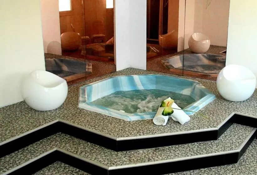 Отель De La Pointe De Mousterlin