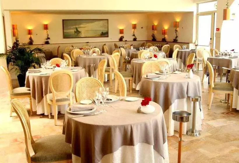 Отель De La Pointe De Mousterlin