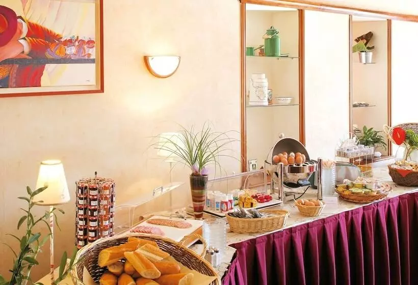 Отель De La Pointe De Mousterlin