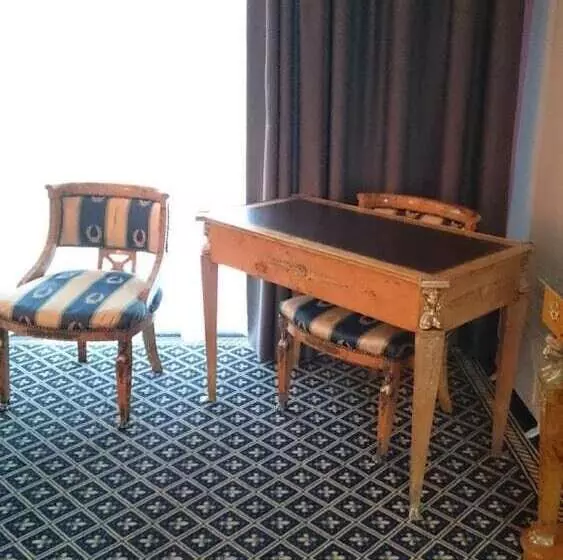 Отель Fleur De Lys