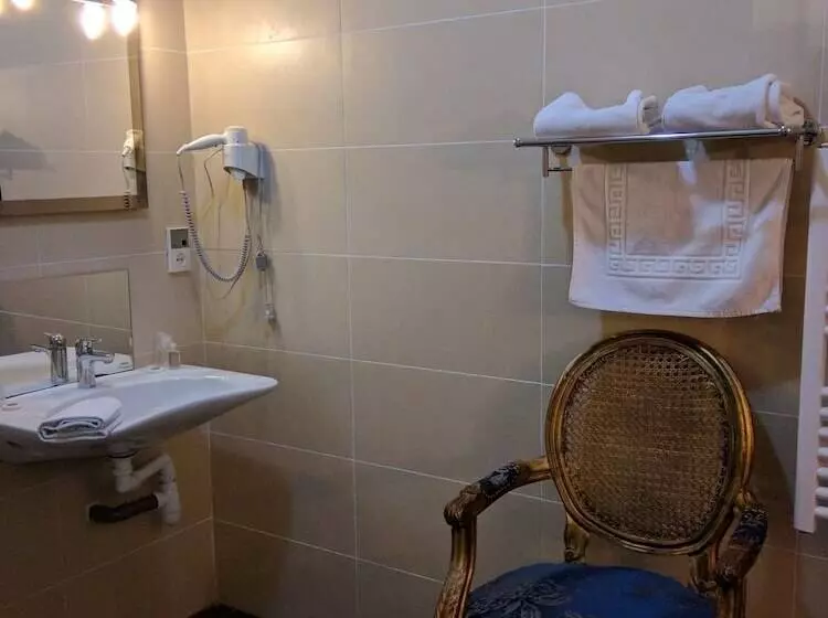 Отель Fleur De Lys