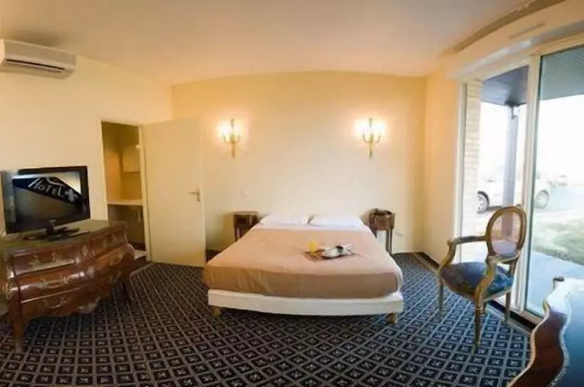 Отель Fleur De Lys